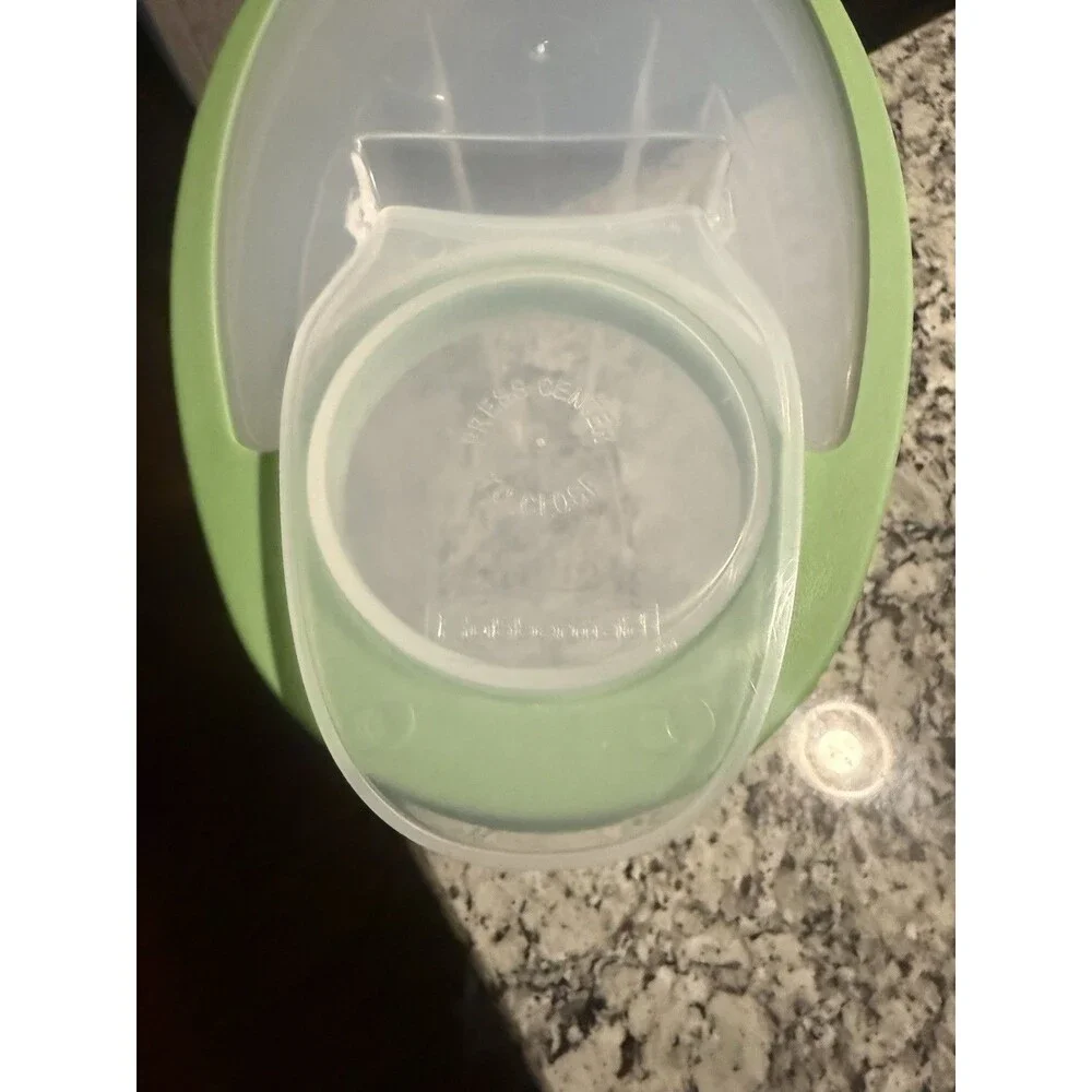 Rubbermaid Snap Lid Easy Grip Cereal Dry Goods Clear Container 1.5 Gallon